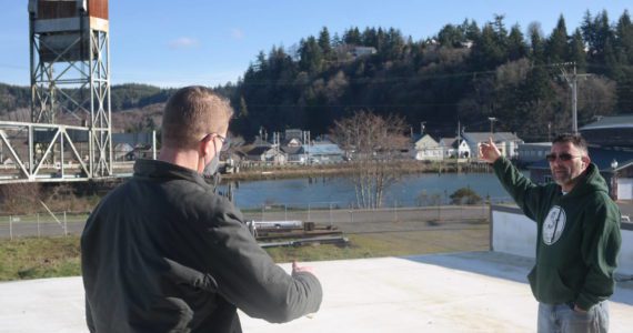 Congressmen Derek Kilmer, left, and Jitter House owner Sam Nazario chat about the future of downtown businesses along the Hoquiam River. Erika Gebhardt | The Daily World