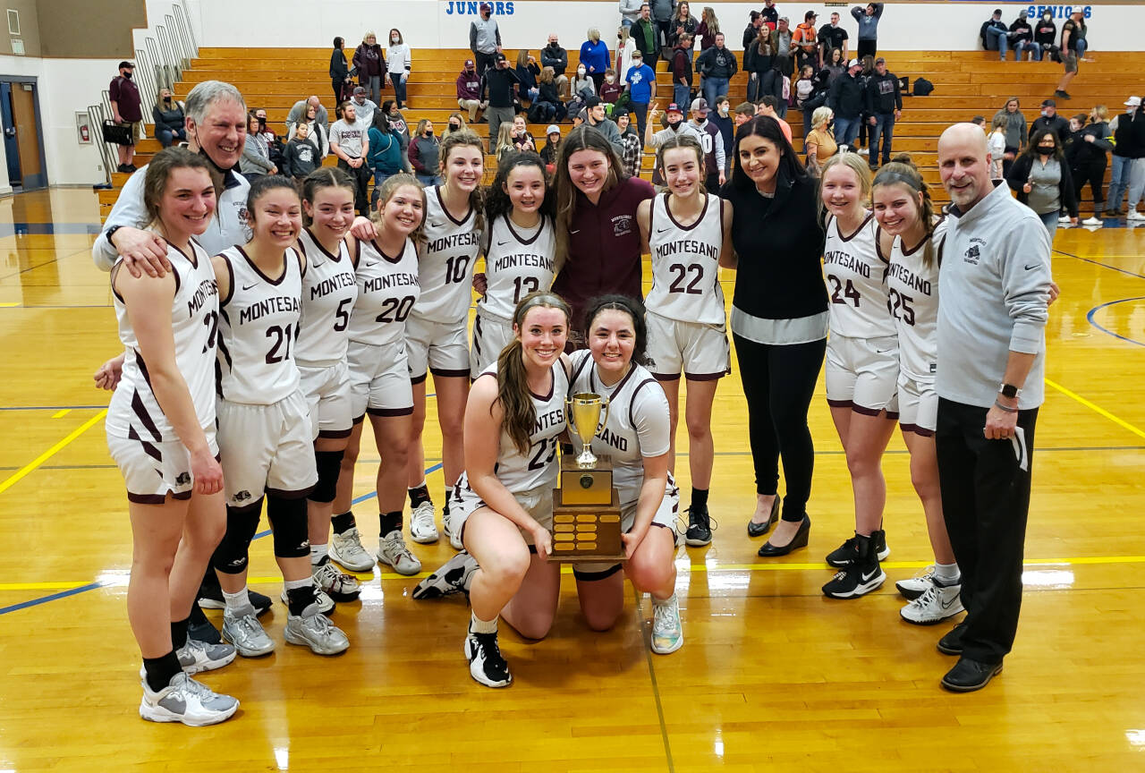 RYAN SPARKS | THE DAILY WORLD
                                The Montesano Bulldogs won their second consecutive district title with a 38-35 victory over Tenino in the 1A District 4 Championship on Saturday at Rochester High School.