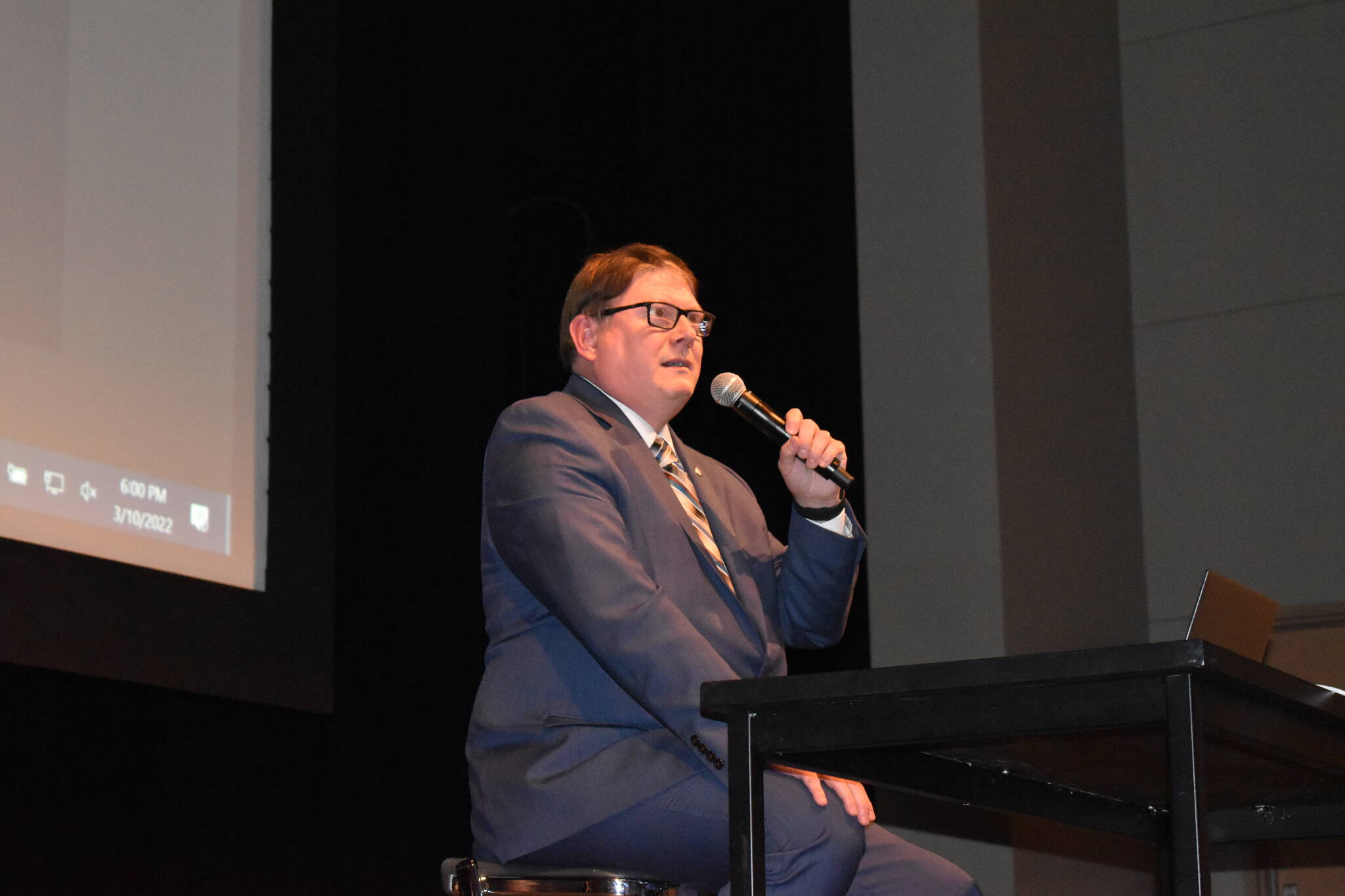 Jeffrey D. Thake, who Aberdeen School District’s board of directors chose as its new superintendent, spoke Thursday March 10, about his past experiences and his strengths. After Thake interviewed, in-person, with the board, the board members discussed at length late Thursday night. The board reconvened on Friday morning, March 11, and ended up unanimously voting for Thake to take charge when current Superintendent Alicia Henderson leaves the district after June 30. Matthew N. Wells | The Daily World