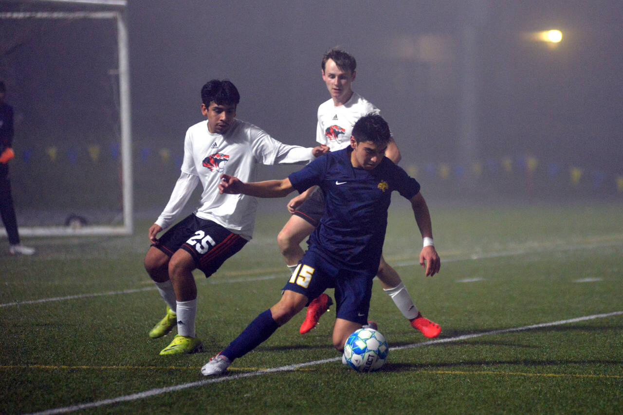 RYAN SPARKS | THE DAILY WORLD Aberdeen junior Carlos Mendoza (15) maneuvers against Centralia defender Cesar Ruiz Nino (25) during the Bobcats’ 4-0 win on Tuesday at Stewart Field in Aberdeen.