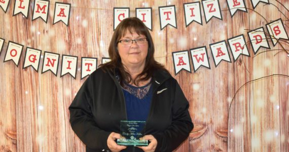 Cindy Myles Heller accepts her award for Citizen of the Year at the 2022 Elma Citizen of the Year event at Elma Eagles Banquet Hall on April 29, 2022 in Elma. Allen Leister I The Daily World