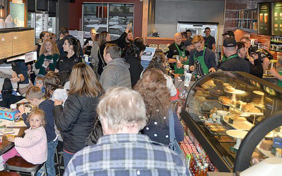 (Dan Hammock / The Daily World file)
                                Police and Aberdeen residents crowd the Aberdeen Starbucks in 2022 for Badges & Brews. This year’s event brought the Aberdeen Fire Department, Grays Harbor County Sheriff’s Office and Aberdeen emergency management personnel to the event.